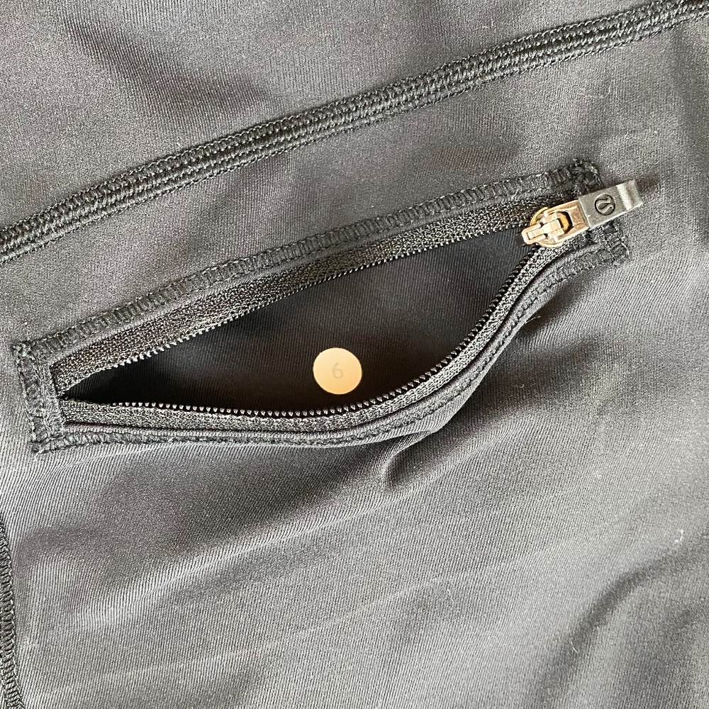 Lululemon Cropped Pants - Size 6 - Picture 10 of 10